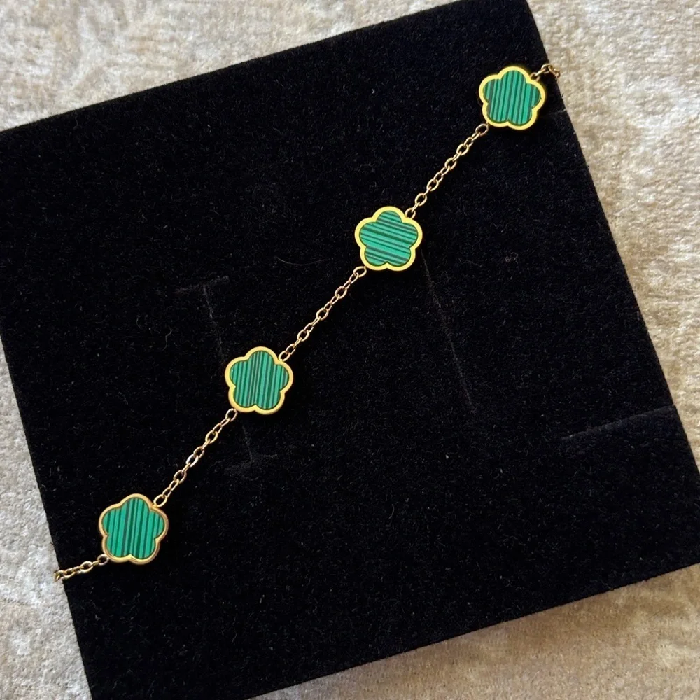 Brand New Gold Tone Green Clover Flower Chain Bracelet Lobster Clasp